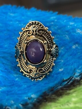 💗💗💗Vintage Victorian Style Ring with Purple Cabochon